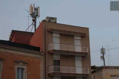 L'affare antenne telefoniche: se le installi sul tuo terrazzo ti pagano migliaia di euro